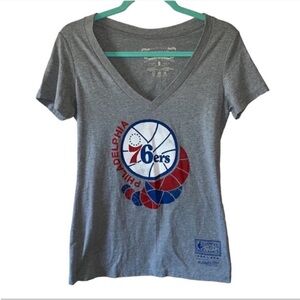 Mitchell & Ness Hardwood Classics Gray Philadelphia 76ers V Neck Tee Medium